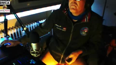        call me  Stefan online show from 02-08-25, 05:08