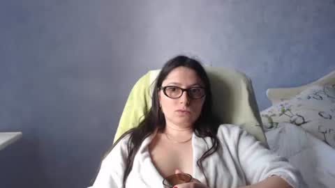 Snapshot of luckylinda23 chatting on 06-11-26, 10:24 luckylinda23 online show from 06-11-26, 10:24