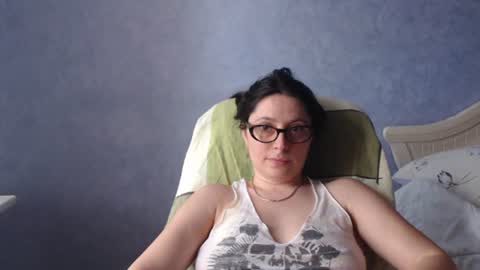 Snapshot of luckylinda23 chatting on 06-15-26, 10:39 luckylinda23 online show from 06-15-26, 10:39