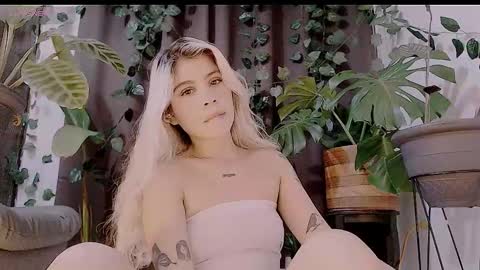 Snapshot of luckysapphire777 chatting on 10-23-25, 07:18 luckysapphire777 online show from 10-23-25, 07:18