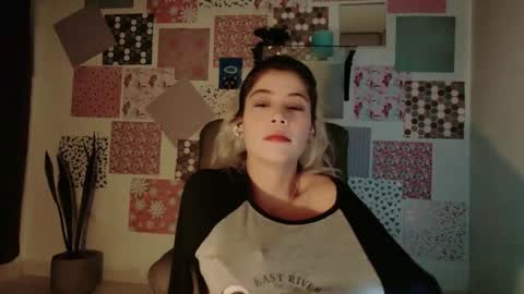 Snapshot of luckysapphire777 chatting on 11-09-25, 03:27 luckysapphire777 online show from 11-09-25, 03:27