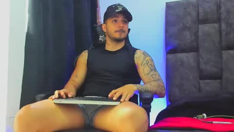 chat with me    online show from 02-14-25, 06:40