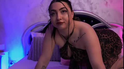 Snapshot of luckyymia chatting on 05-18-26, 06:25 Mia online show from 05-18-26, 06:25