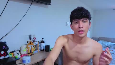 Lu Independent Model online show from 12-16-25, 09:42