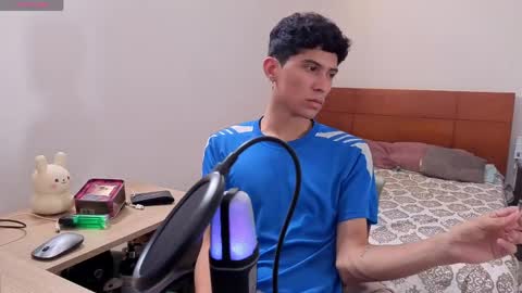 Lu Independent Model online show from 04-01-26, 05:21