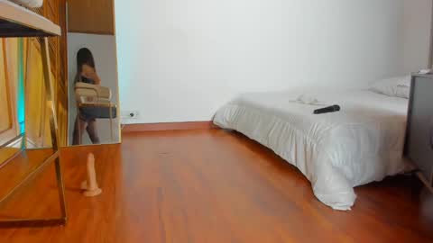 Hello my name is Lucy nice to meet you  thumb up is important for me kisses     online show from 12-05-24, 11:18