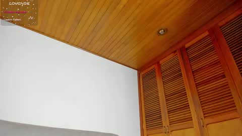 Hello my name is Lucy nice to meet you  thumb up is important for me kisses     online show from 02-05-25, 09:07