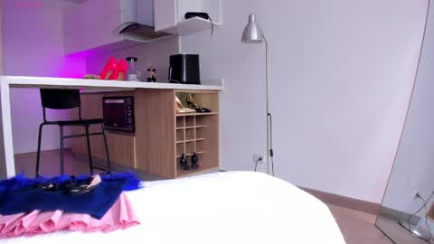 Hello my name is Lucy nice to meet you  thumb up is important for me kisses     online show from 04-09-26, 03:39