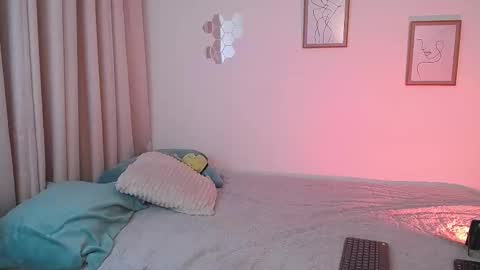 Lucia online show from 11-23-25, 01:16