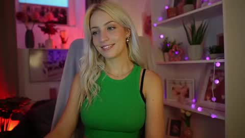 Snapshot of lucy_cutie_ chatting on 08-08-26, 05:59 Cutie Lucy online show from 08-08-26, 05:59