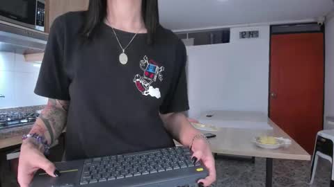 Snapshot of lucy_ferreiraa chatting on 11-22-25, 05:17 Your Lucy online show from 11-22-25, 05:17