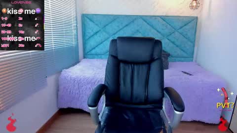 Lucy Greys online show from 01-13-26, 12:32