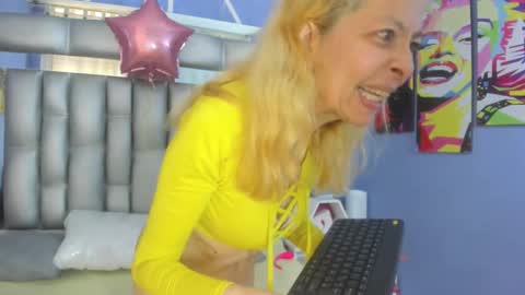  SleepyAbuela online show from 11-18-25, 03:16