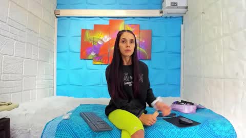 Snapshot of lucy_unlimited chatting on 02-16-26, 01:40 Lucy unlimit come back here online show from 02-16-26, 01:40