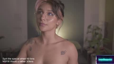 Lucy Alien  online show from 02-25-25, 01:52