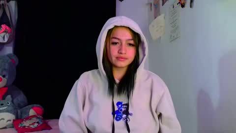 Snapshot of lucycherry__ chatting on 12-10-24, 01:22 LUCIA online show from 12-10-24, 01:22