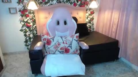 Snapshot of lucycute_1 chatting on 09-20-25, 03:02 Lucy Cute online show from 09-20-25, 03:02