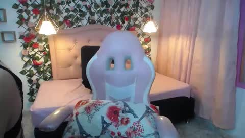 Snapshot of lucycute_1 chatting on 11-28-25, 01:58 Lucy Cute online show from 11-28-25, 01:58