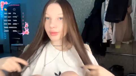 Snapshot of lucykobylarczyk chatting on 02-22-26, 02:56 Ella online show from 02-22-26, 02:56