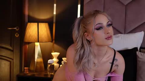 Lucy Lexton online show from 03-10-25, 10:26