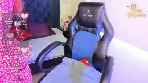 Lucy Petit online show from 10-25-25, 01:29