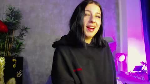 lucyrayy online show from 02-25-26, 08:07