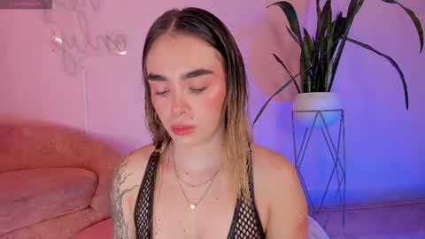 Snapshot of lucyvega4 chatting on 10-31-25, 04:57 Lucy online show from 10-31-25, 04:57