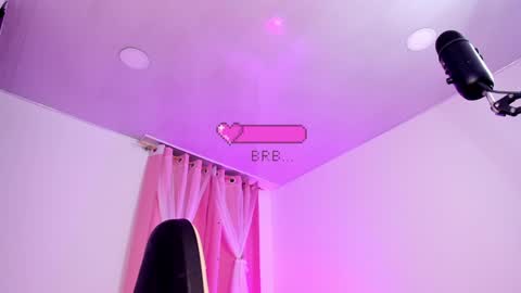 Snapshot of lucyy_peach chatting on 12-12-24, 03:32 LUCYY FROM HOME online show from 12-12-24, 03:32