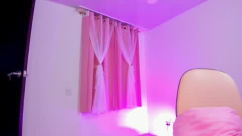 Snapshot of lucyy_peach chatting on 12-12-24, 06:36 LUCYY FROM HOME online show from 12-12-24, 06:36