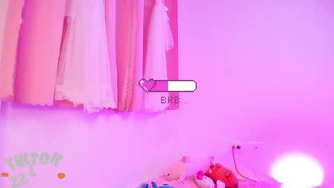 Snapshot of lucyy_peach chatting on 12-18-24, 07:15 LUCYY FROM HOME online show from 12-18-24, 07:15