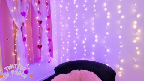 Snapshot of lucyy_peach chatting on 02-21-25, 12:27 LUCYY FROM HOME online show from 02-21-25, 12:27