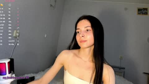 Snapshot of ludivinablice chatting on 05-11-26, 04:04 Mika online show from 05-11-26, 04:04