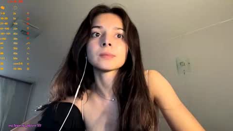 Snapshot of ludivinablice chatting on 06-08-26, 02:06 Mika online show from 06-08-26, 02:06