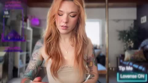 Luubeam             INSTA luubeammm TWITTER lunaisreallycu1 online show from 02-18-25, 08:03