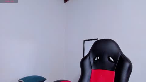 Snapshot of luigi1_ chatting on 06-12-26, 07:18 Luigi Vitale online show from 06-12-26, 07:18