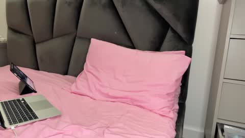 Luis and Alina online show from 09-25-25, 05:16