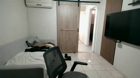 Snapshot of luis_flr chatting on 10-01-25, 05:41 luis_flr online show from 10-01-25, 05:41