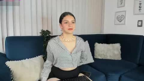 Snapshot of luisa__rosse chatting on 02-25-26, 11:42 Luisa online show from 02-25-26, 11:42