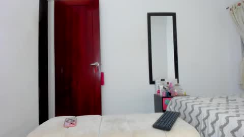 Snapshot of luisa_summer2 chatting on 11-19-25, 03:50 Luisa Fernanda online show from 11-19-25, 03:50