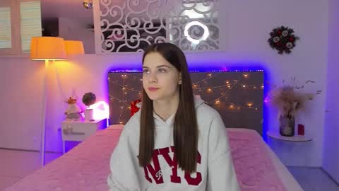 LuisaClover online show from 12-22-25, 01:08