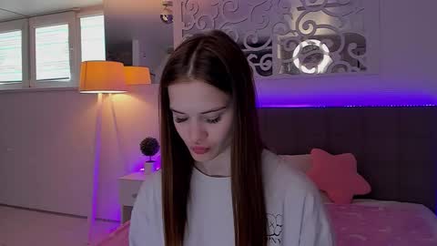 LuisaClover online show from 05-12-26, 12:24