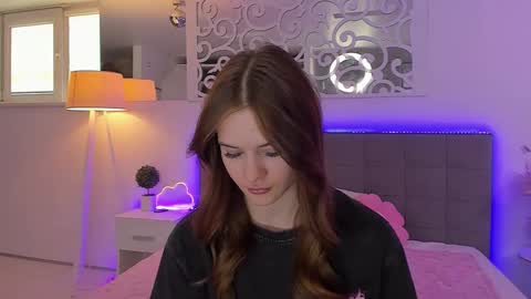 LuisaClover online show from 06-04-26, 12:33