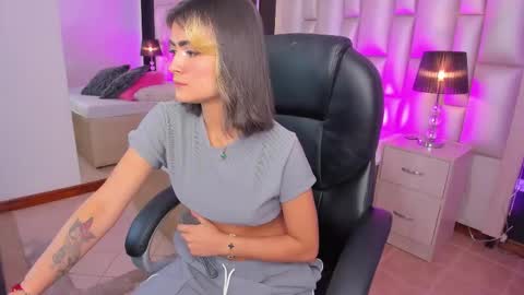 Luisa  online show from 12-02-25, 02:23