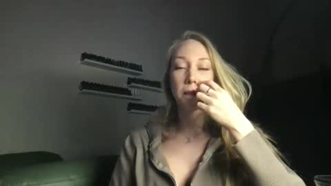 Snapshot of luiva13 chatting on 02-10-25, 02:26 luiva13 online show from 02-10-25, 02:26