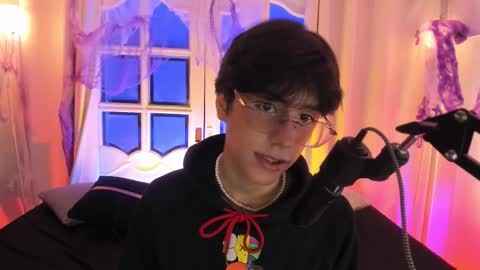 Snapshot of luixdust1 chatting on 10-10-25, 06:12 luixdust1 online show from 10-10-25, 06:12