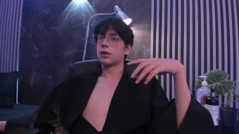 Snapshot of luixdust1 chatting on 10-11-25, 07:29 luixdust1 online show from 10-11-25, 07:29