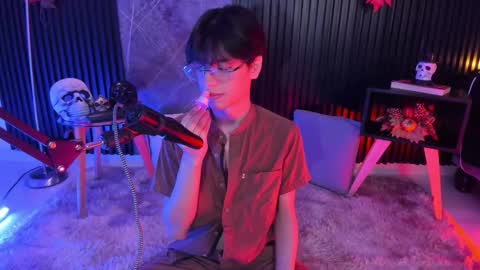 Snapshot of luixdust1 chatting on 10-21-25, 04:24 luixdust1 online show from 10-21-25, 04:24