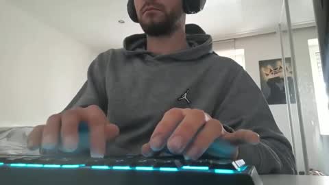 Snapshot of lukasschoetz chatting on 12-02-25, 10:53 lukasschoetz online show from 12-02-25, 10:53