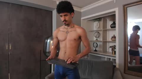 Snapshot of lukeetaylor_ chatting on 10-10-25, 11:42 Luke Taylor online show from 10-10-25, 11:42