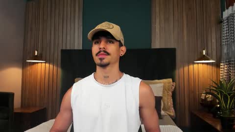 Snapshot of lukeetaylor_ chatting on 11-05-25, 11:21 Luke Taylor online show from 11-05-25, 11:21